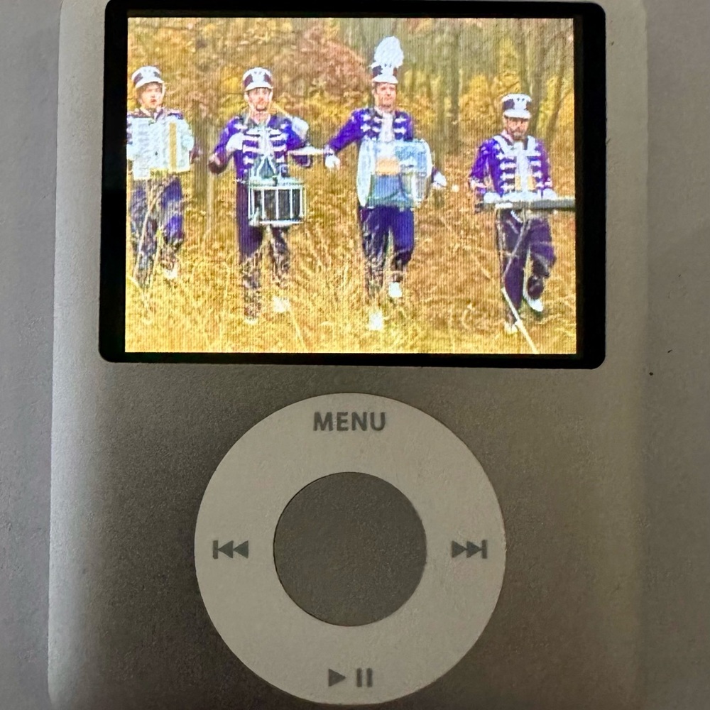 Apple Silver iPod Nano 3rd Generation 4gb with Accessories